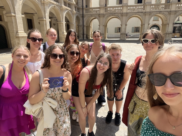 tmp_2331209f-8695-4fa1-a1d2-15daa350725f.jpeg